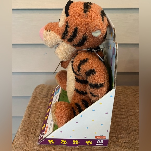 Video ! New Vintage 1998 Disney Sing N Giggle Tigger Plush Animated Pooh - Picture 4 of 7